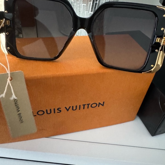 Louis Vuitton Moon Black and Gold Sunglasses - Picture 7 of 9